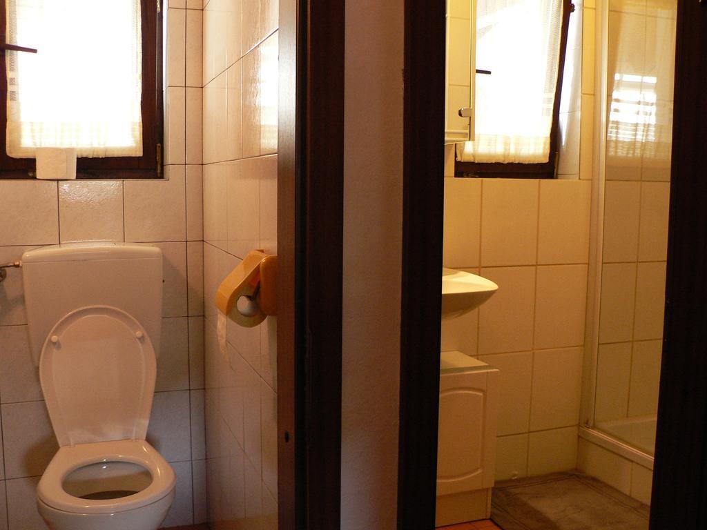 Apartments And Holiday Home Grohar Kranjska Gora Rum bild