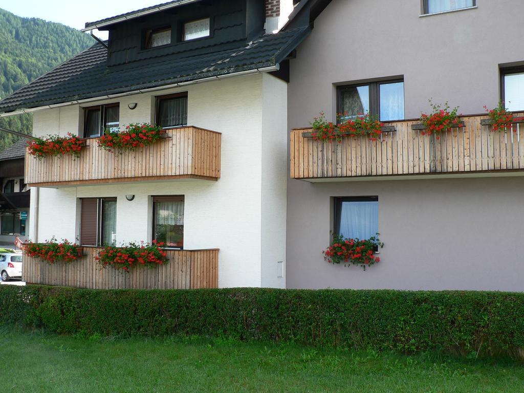 Apartments And Holiday Home Grohar Kranjska Gora Rum bild
